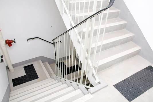 Les obligations de sécurité pour la protection escalier